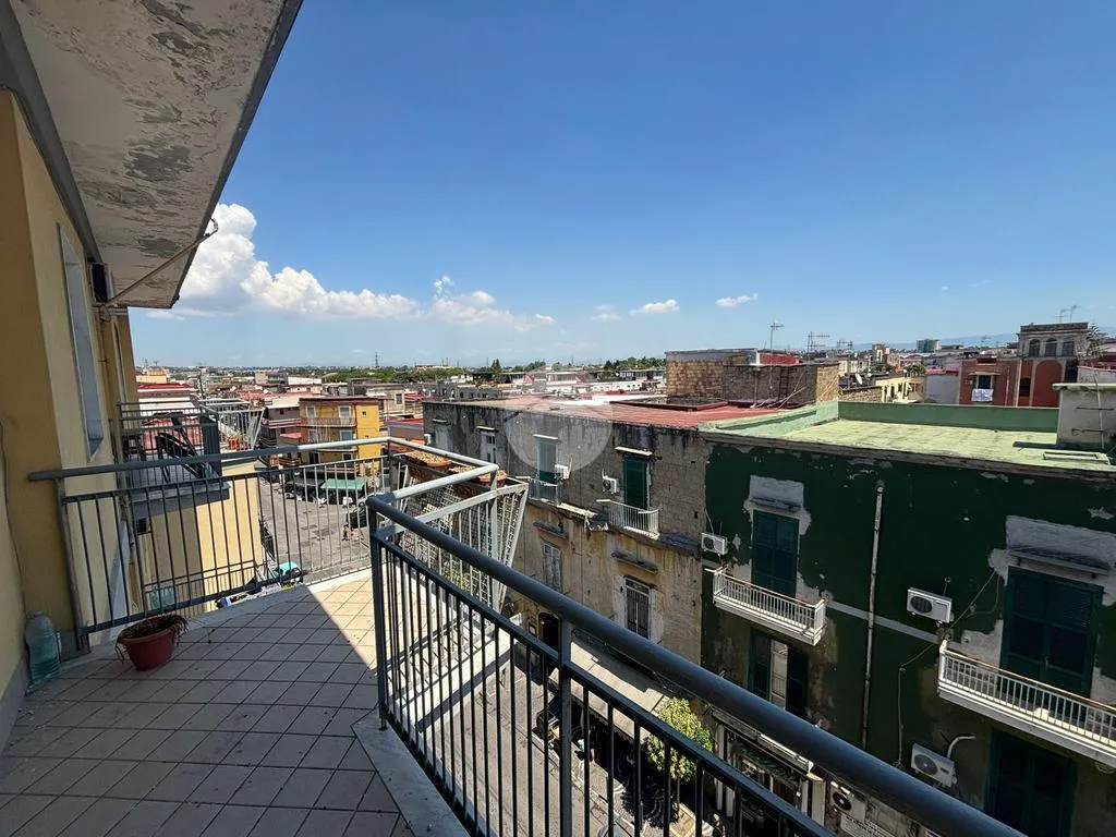 Balcon - 3-Bedroom Apartment with Balcony in Naples