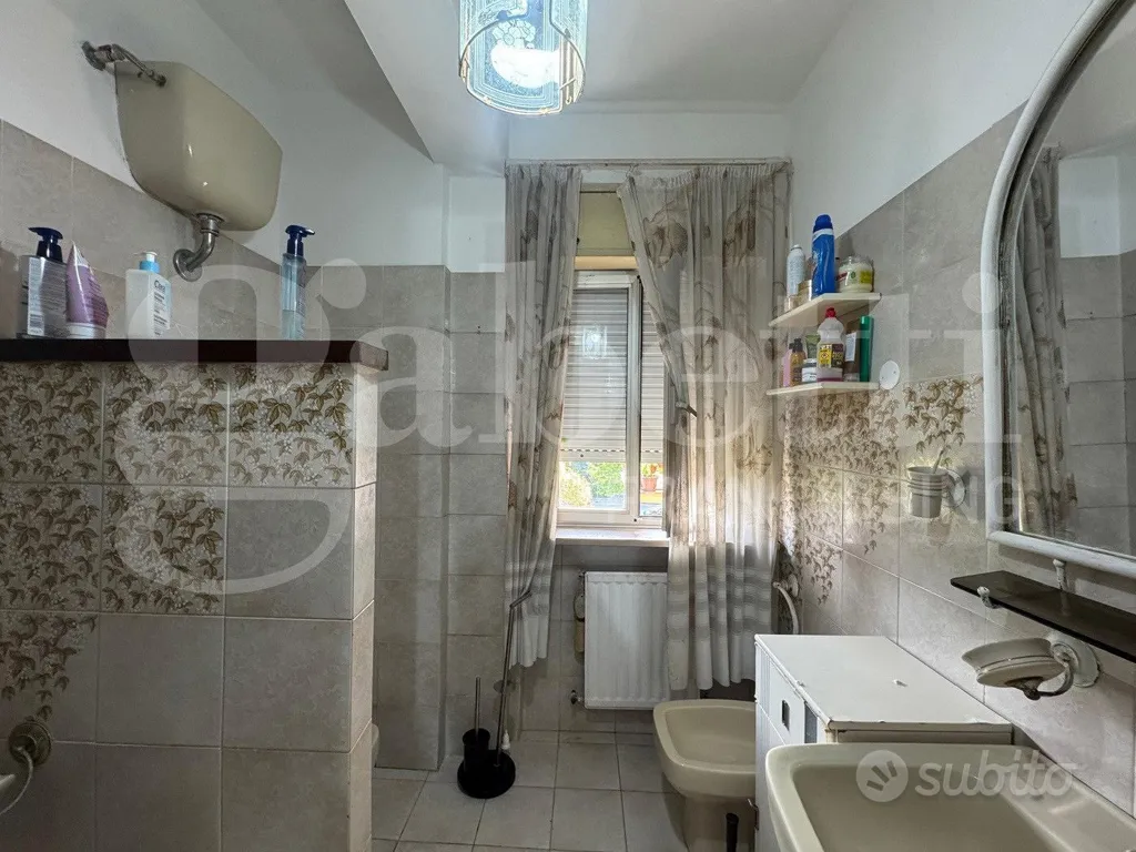 Salles de bain - Apartment with Balcony in Orte, VT