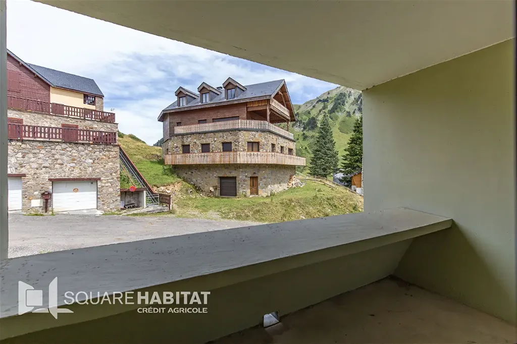 Balcony - 2-Bed Apartment with Balcony in La Mongie