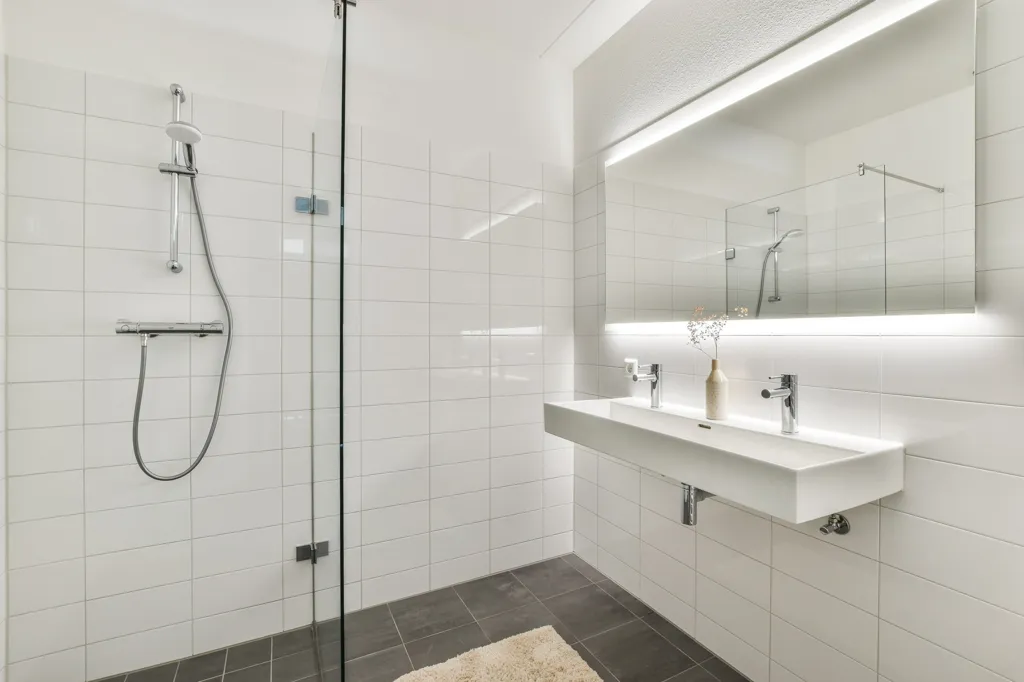 Salles de bain - North-Facing Apartment in Central Amsterdam