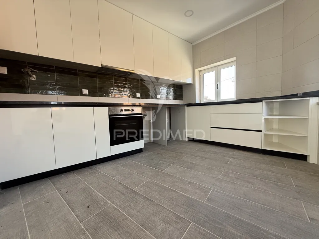 Cuisine - Modern T2 Apartment with Garage in Alcanena
