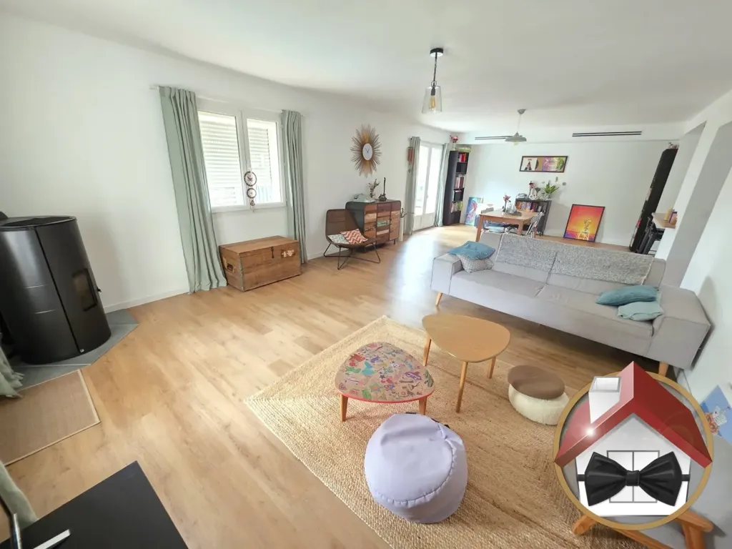 Living Room - Fully Renovated House with Pool in Lavérune