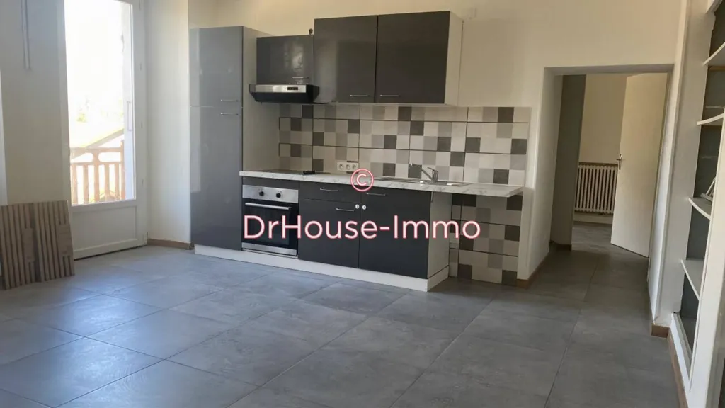 Cuisine - Appartement Rénové avec Balcon à Vougy