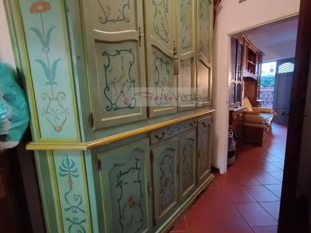 Esik - Central Villa with Garden in Forte Dei Marmi