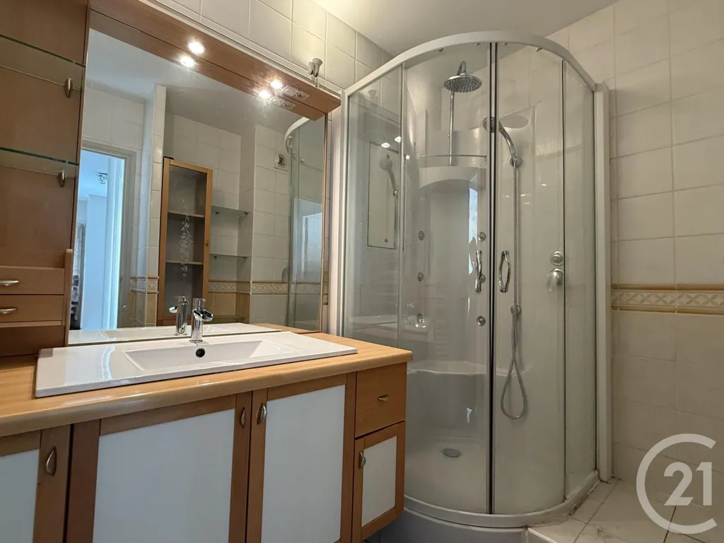 Salles de bain - Appartement 3 Pièces avec Vue Dégagée à Échirolles