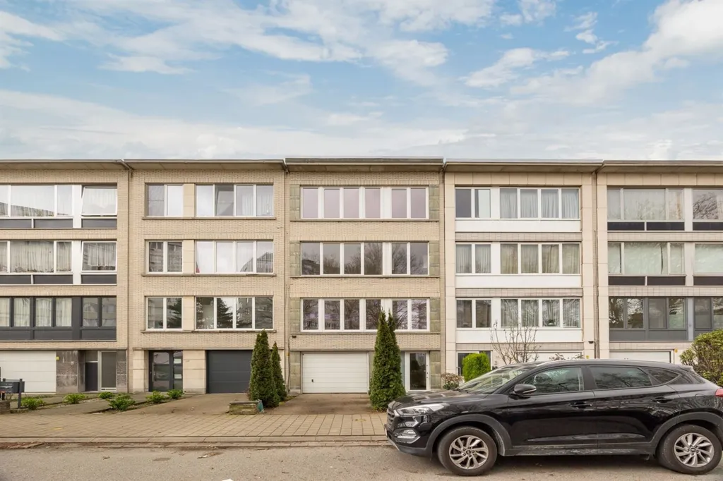 Välivaade - Renovated Garage with Garden Access in Rivierenhof