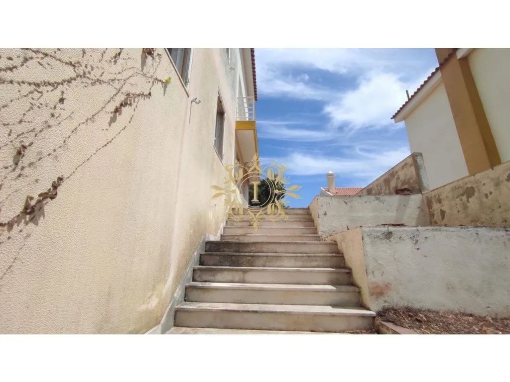 Stanze - House with Construction in Progress in Almada