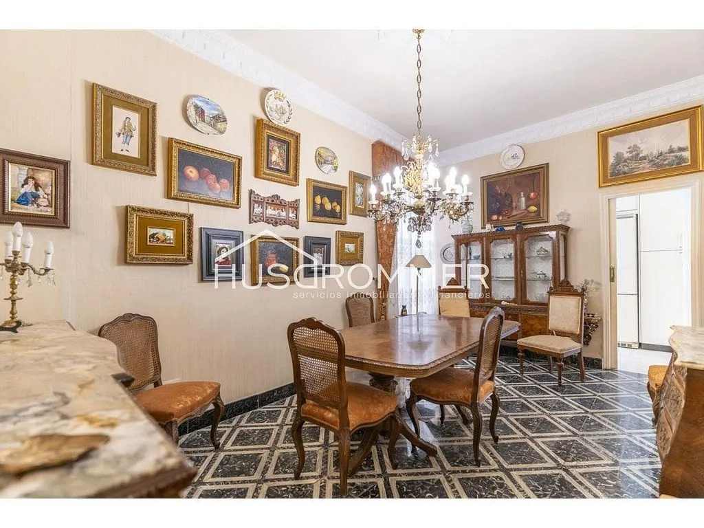 Söögituba - Dual-Unit Property with Central Location in Vila-real