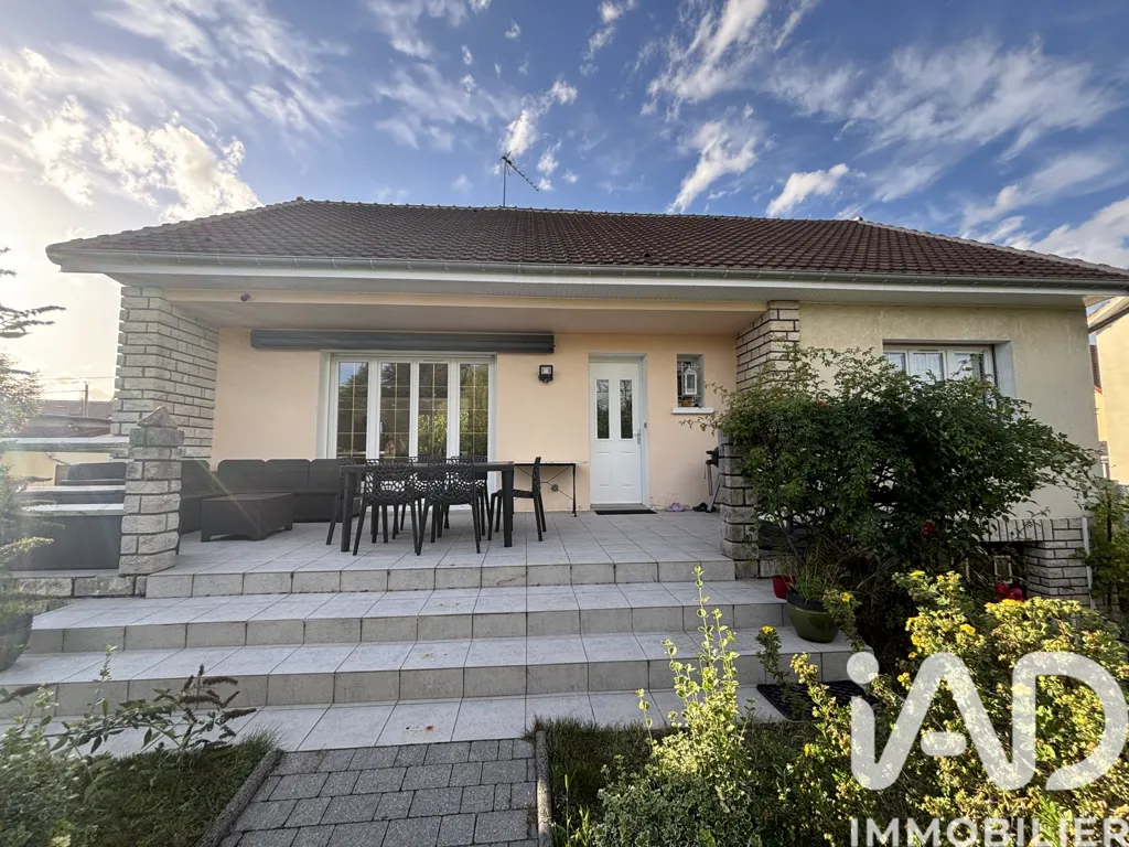Esterno - Traditional House with Heated Pool in Pleurs