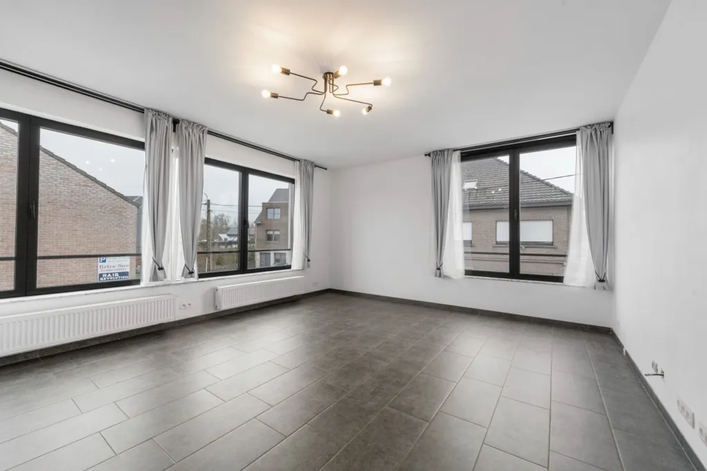 Rooms - Semi-Open Apartment with Parking in Buggenhout