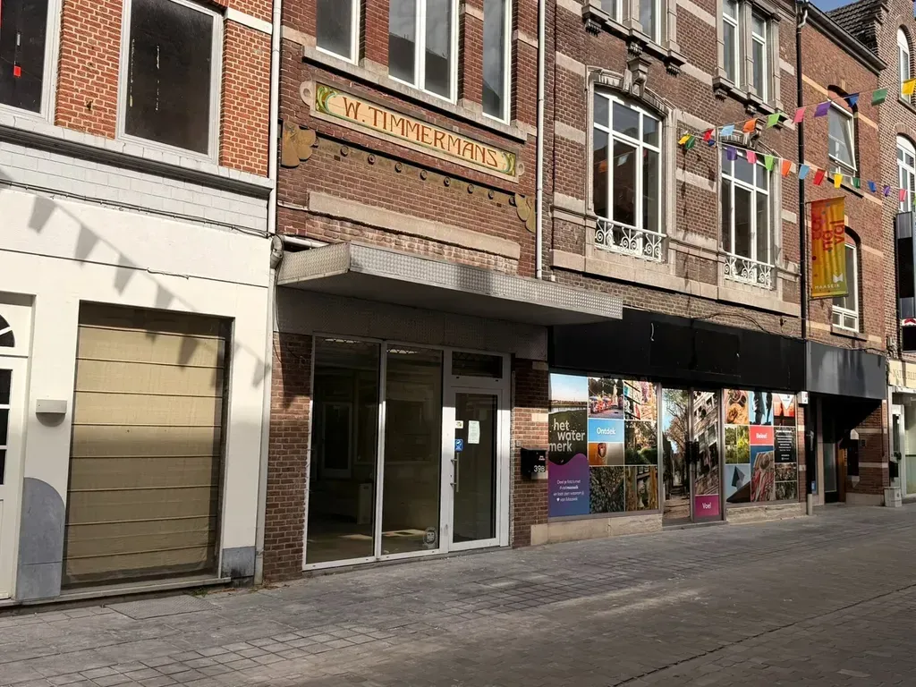 Esterno - Duplex Commercial Property in Maaseik Centre