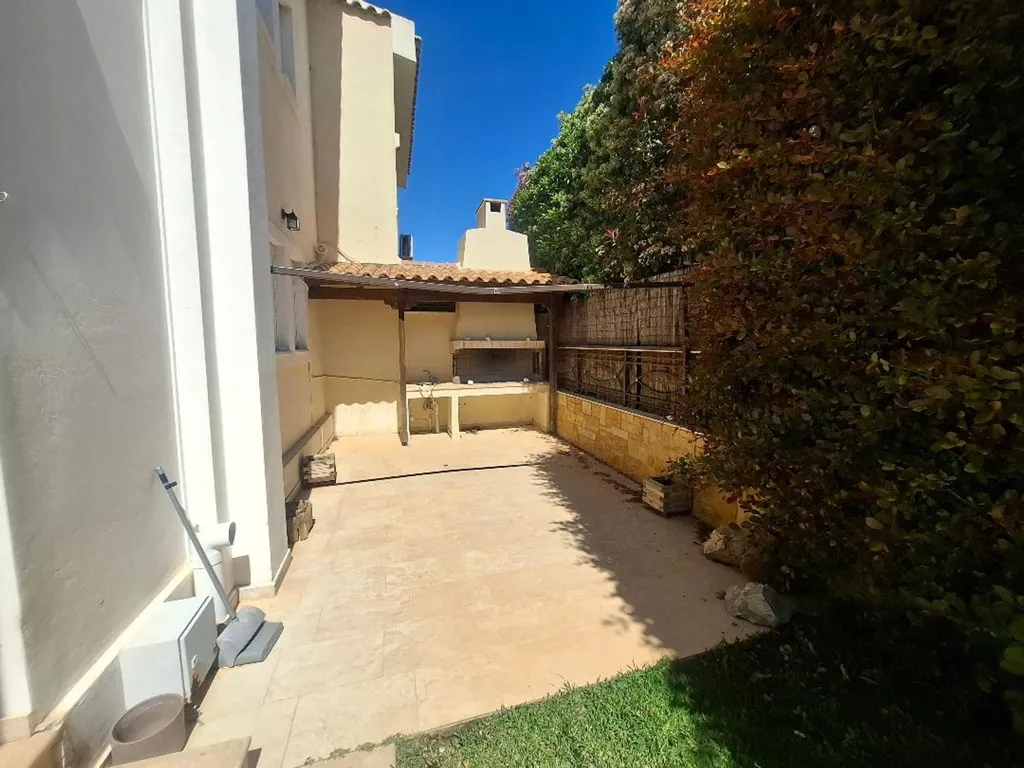 Terrazza - Detached House with Garden in Semi-Basement