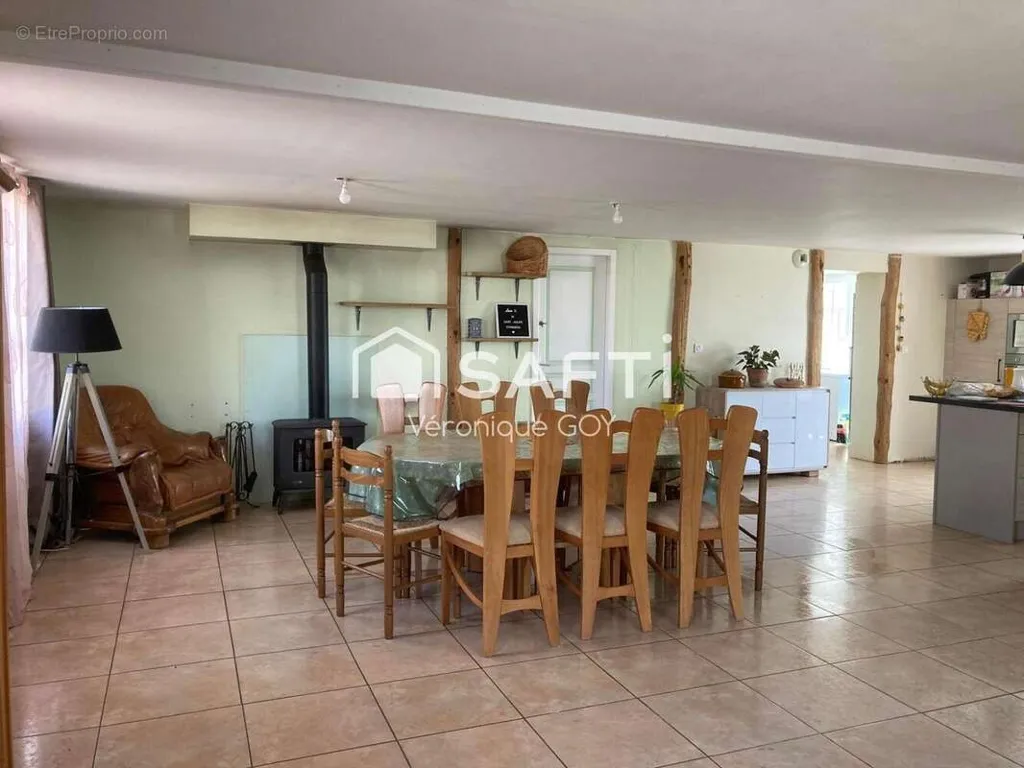 Salle à manger - Maison avec Piscine et Jardin à Saint-Aulaye