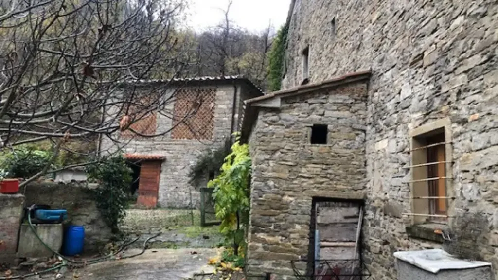 Exterior - Rustic Stone Cottage with Garden in San Giustino
