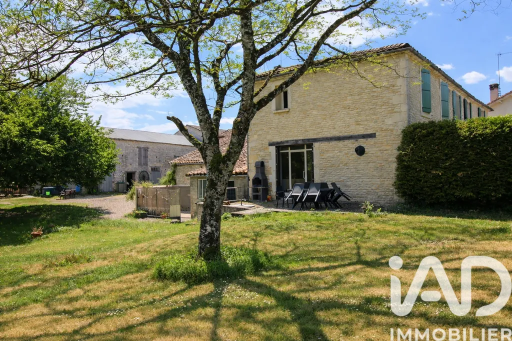 Aed - Charming Villa with Pool in Saint-Fraigne
