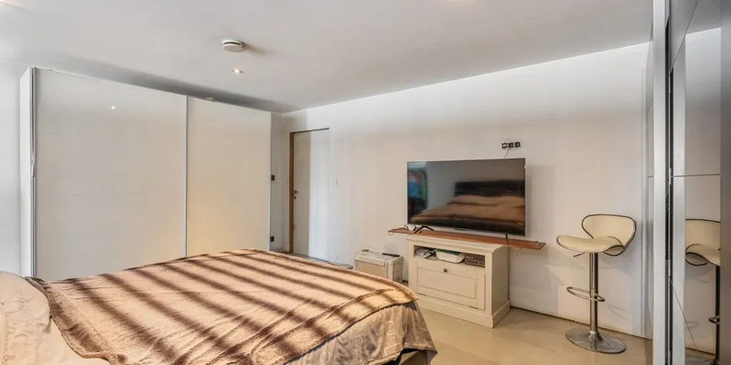 Chambres - Bâtiment Commercial avec Jardin près de Hasselt