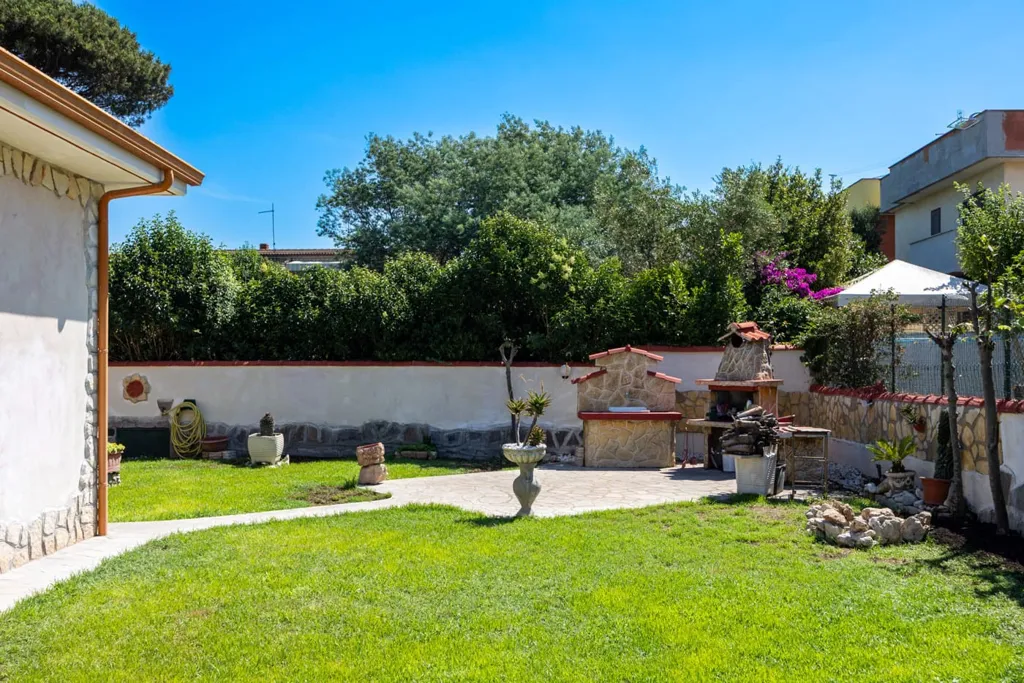 Aed - Single-Family Villa with Garden in Ardea