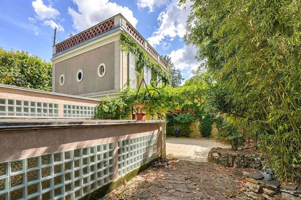 Terrasse - Maison de Caractère avec Jardin à Chatou