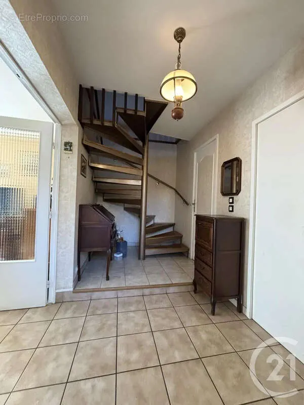 hallway_entrance