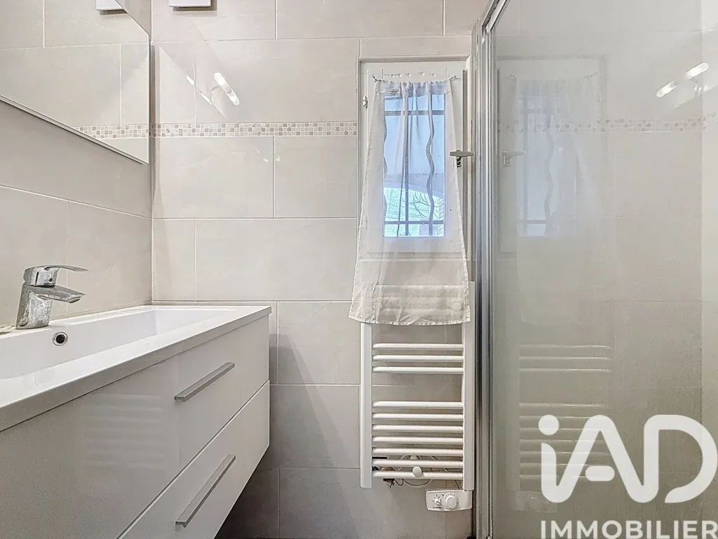 Badezimmer - Charming Villa with Garden in Port-Aviation