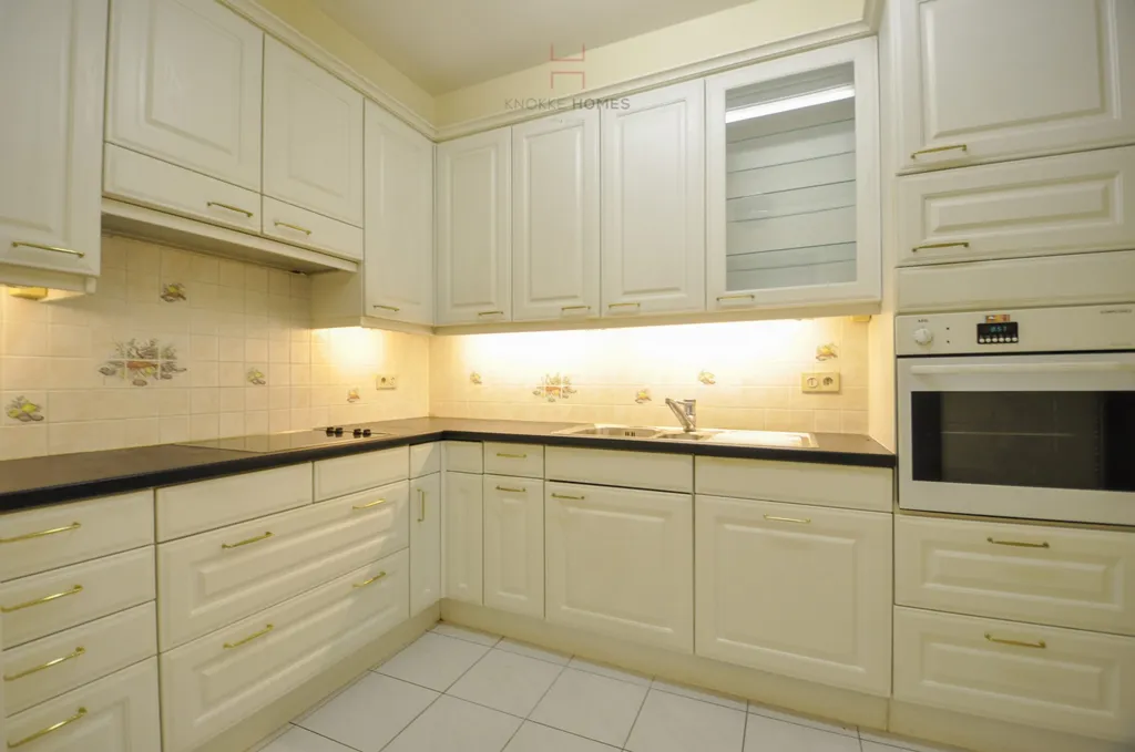Köök - Renovable Apartment with Terrace in Duinbergen