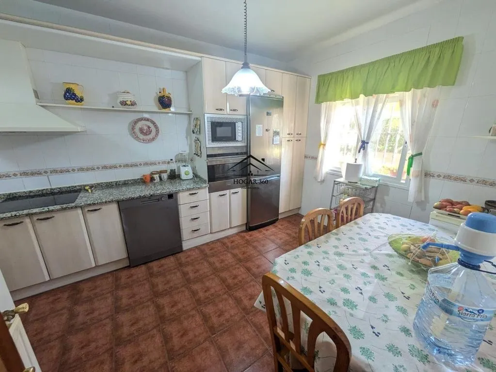 Cuisine - Luxury Villa with Pool in Cáceres