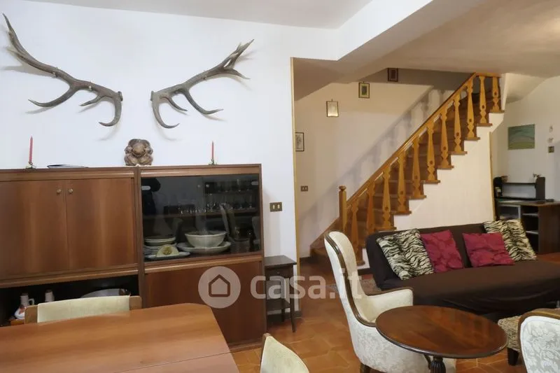 Soggiorno - Duplex con giardino in affitto a Tagliacozzo