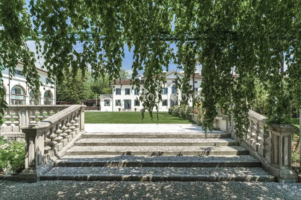 Aed - Neoclassical Villa with Park in Vittorio Veneto