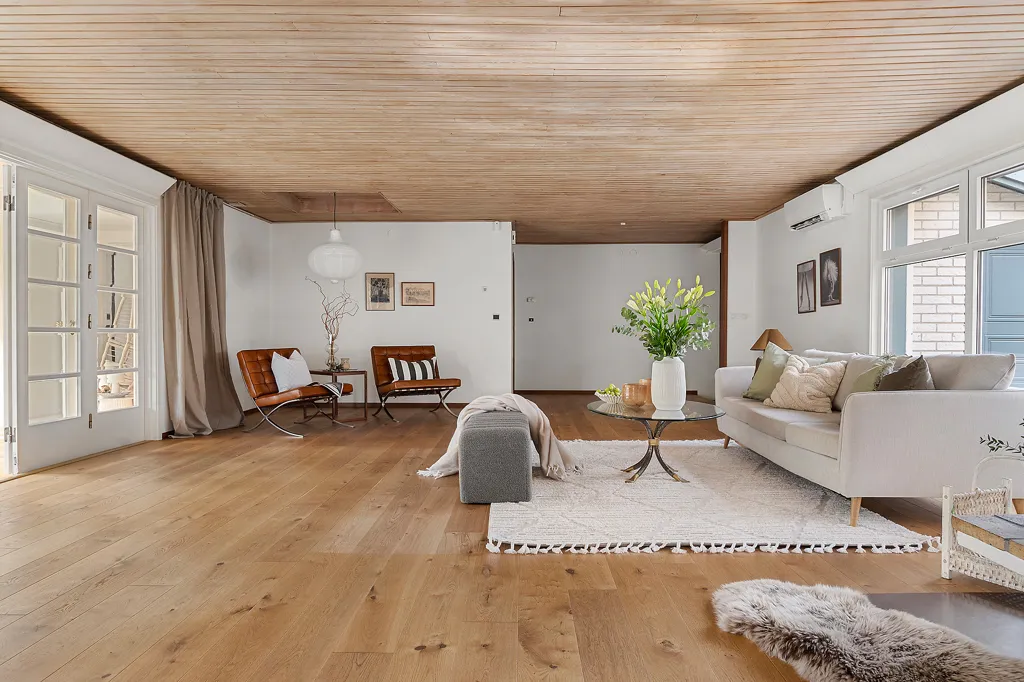 Elutuba - Spacious Villa with Pool in Frösakull