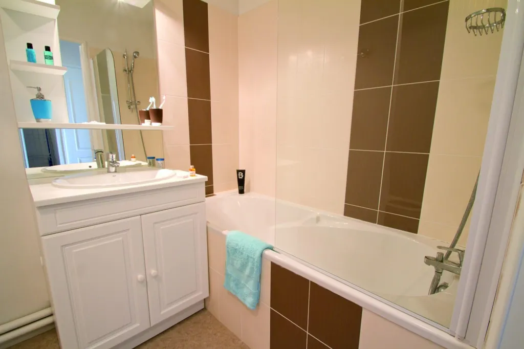 Vannitoad - 3-Bedroom Apartment with Pool in Vannes