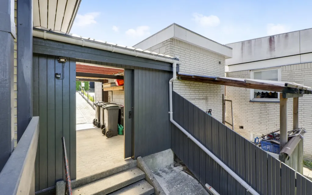 Garage - Renovated Villa with Garden in Måløv