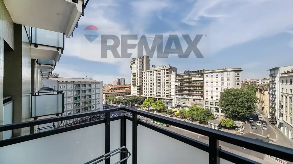 Balcon - Triplex with Balcony in Sesto San Giovanni