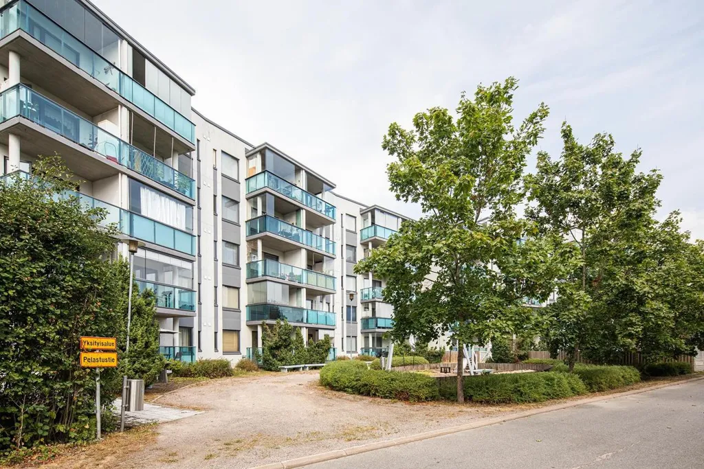 Exterior - Apartment with Balcony in Korso, Vantaa