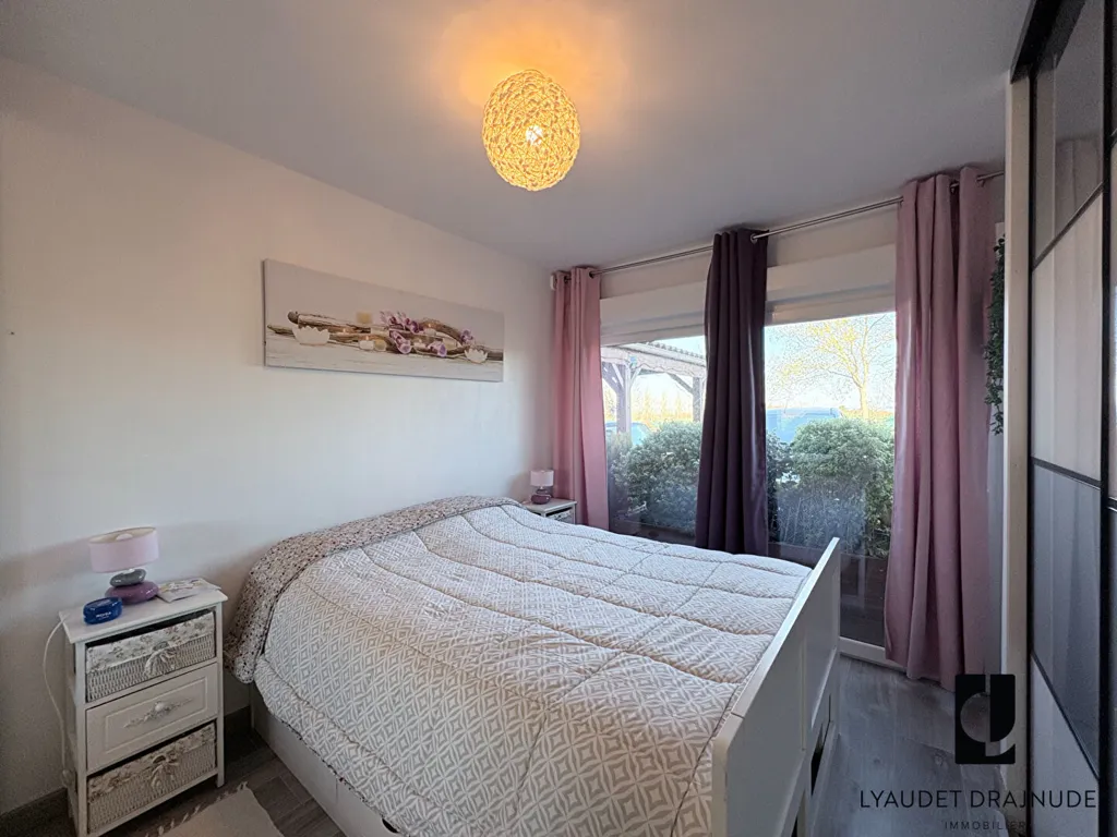 Chambres - Maison avec Jardin Paysagé et Piscine à Renaison