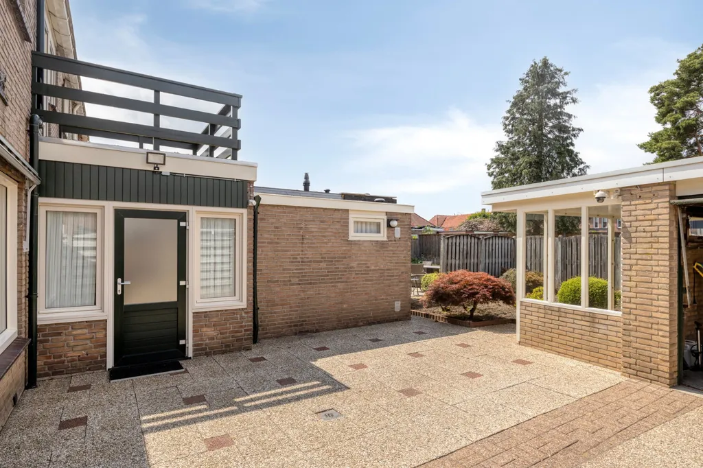Terrace - Two-Storey House with Garden in Denekamp