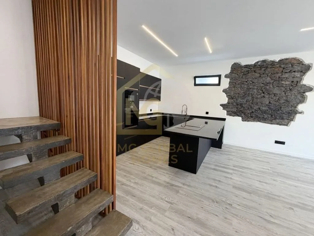 Cuisine - Refurbished Villa with Balcony in Sao Goncalo