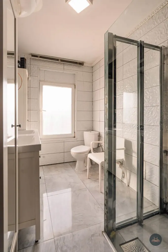 Bathrooms - Family House with Garden in Lier
