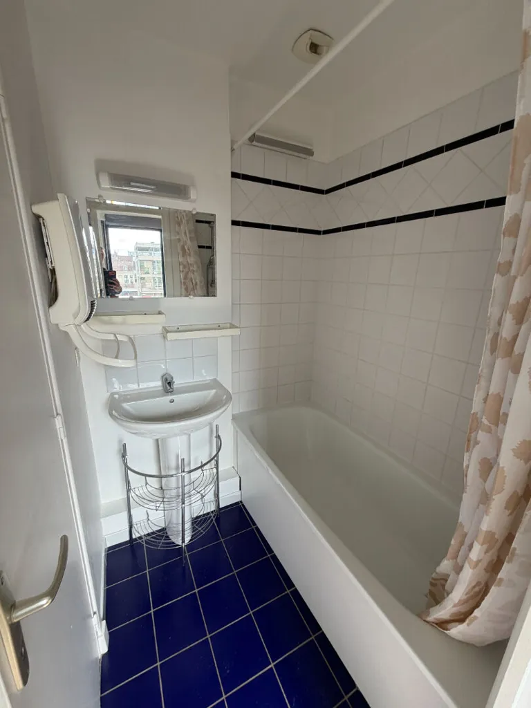 Salles de bain - Studio Lumineux au Vieux Lille