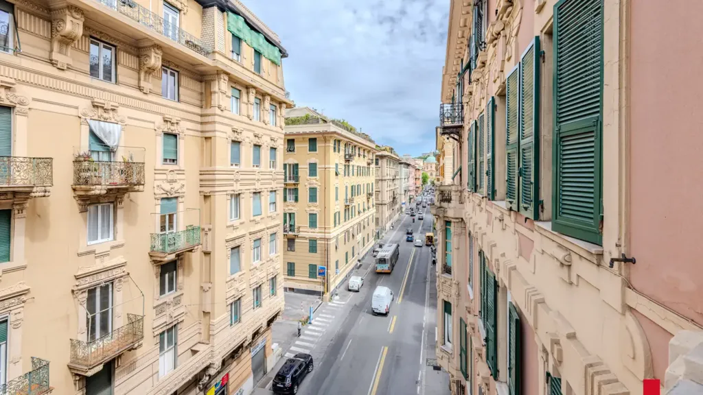Balcone - Office Space with West Exposure in Genoa