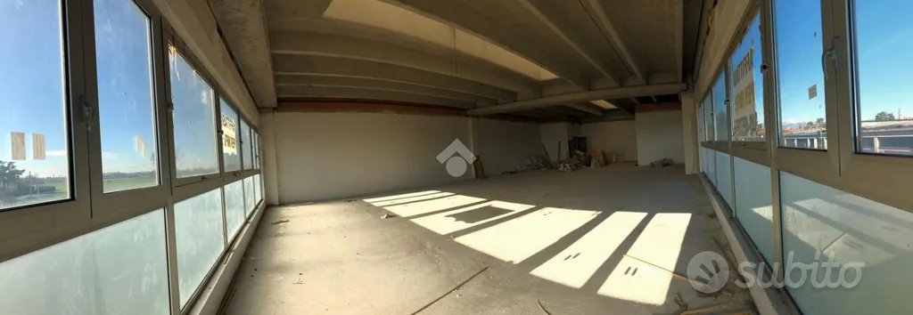 Pièces - Office Space with Parking in Urgnano