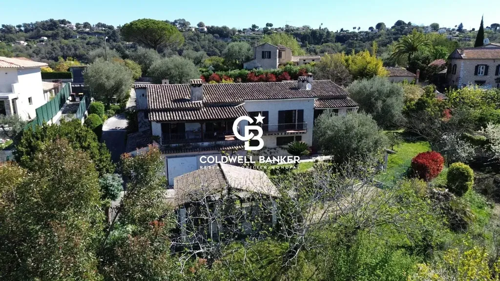 Vue aérienne - Propriété de Luxe avec Potentiel de Développement à Saint-Paul-de-Vence