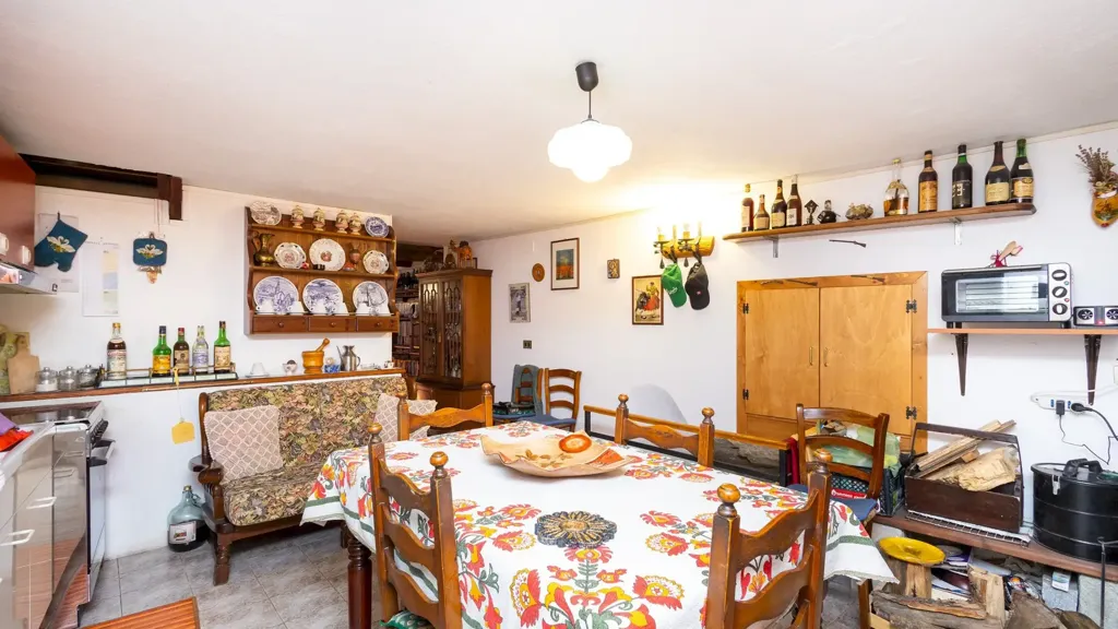 Salle à manger - Rustic Mountain Chalet with Courtyard in Sampeyre