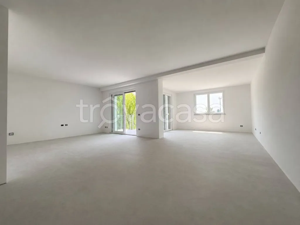 Séjour - Retrofitted Mansard Apartment with Balcony in Bra