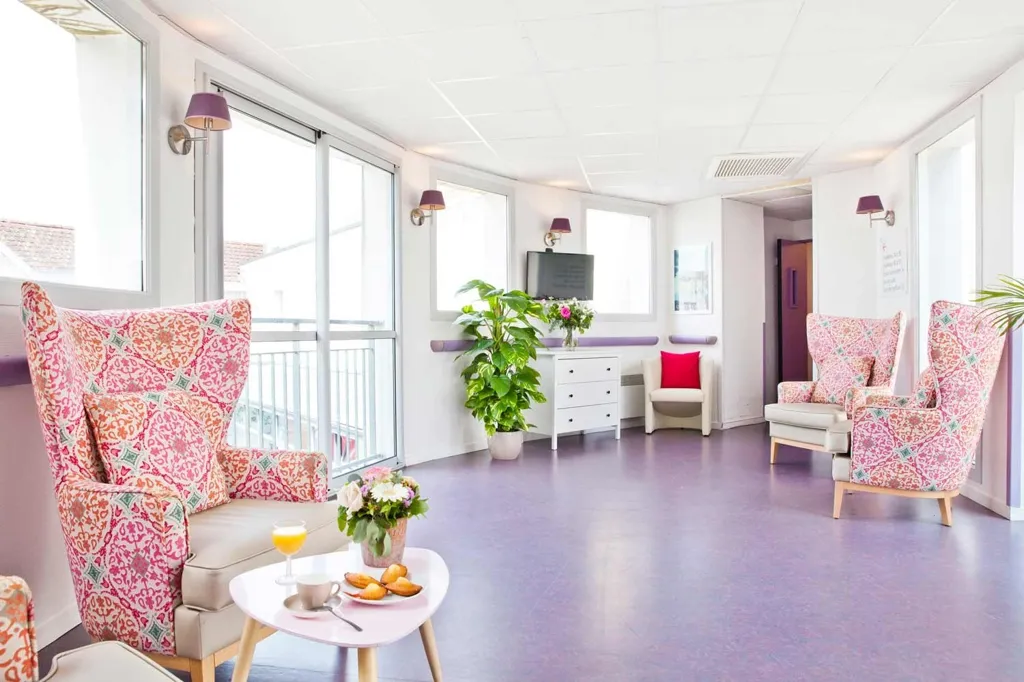 Pièces - Chambre Meublée en Résidence EHPAD à Saint-Jean-d'Angle