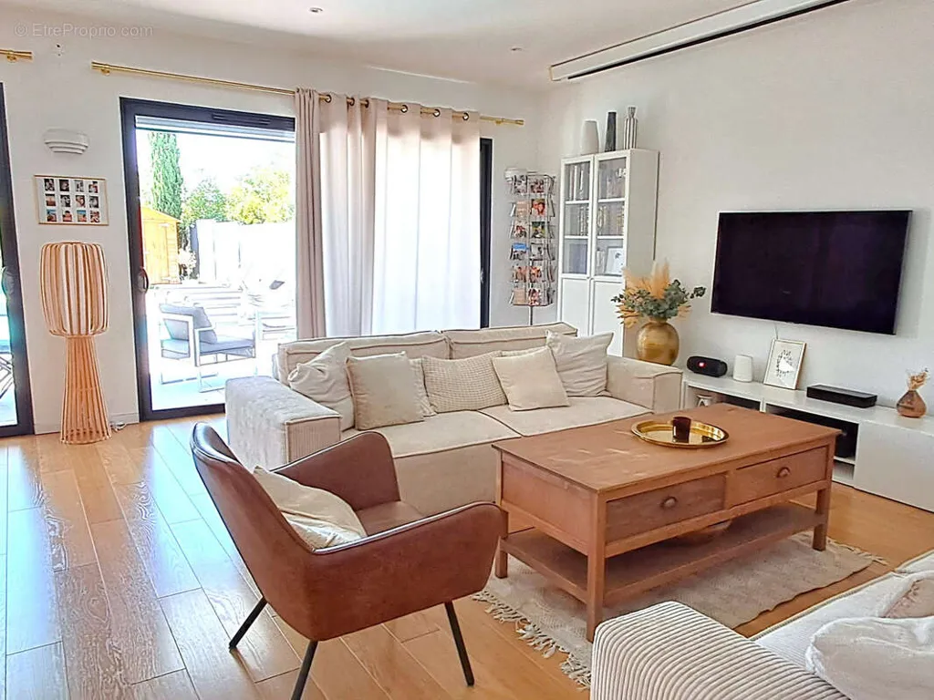 Séjour - Maison Contemporaine avec Piscine à Saint-Priest