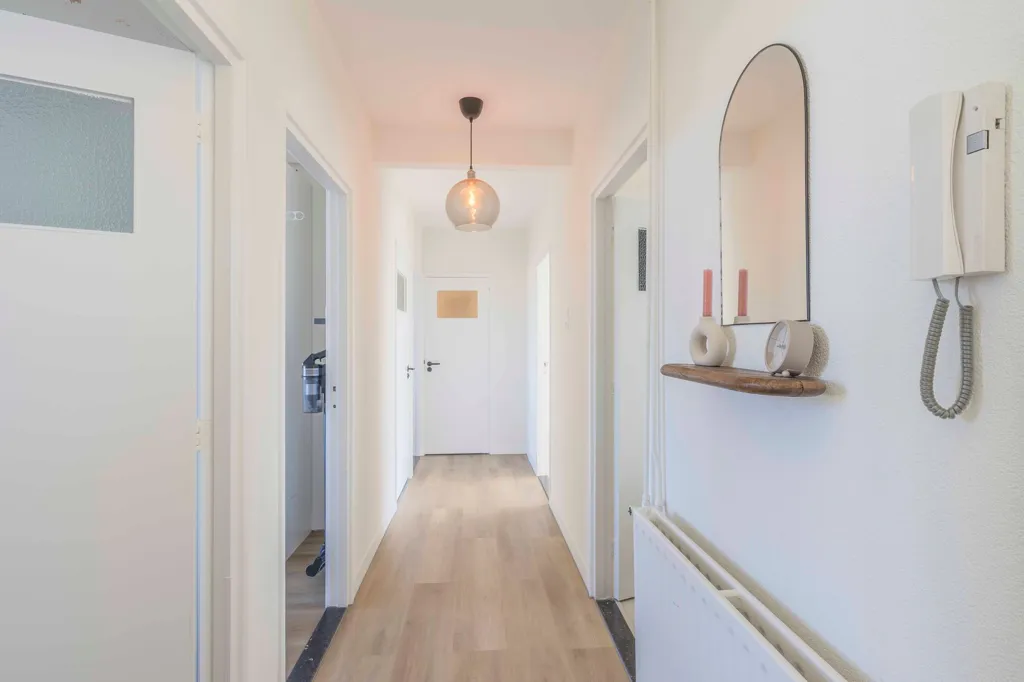 Esik - 4-Bedroom Apartment with Balcony in Katwijk