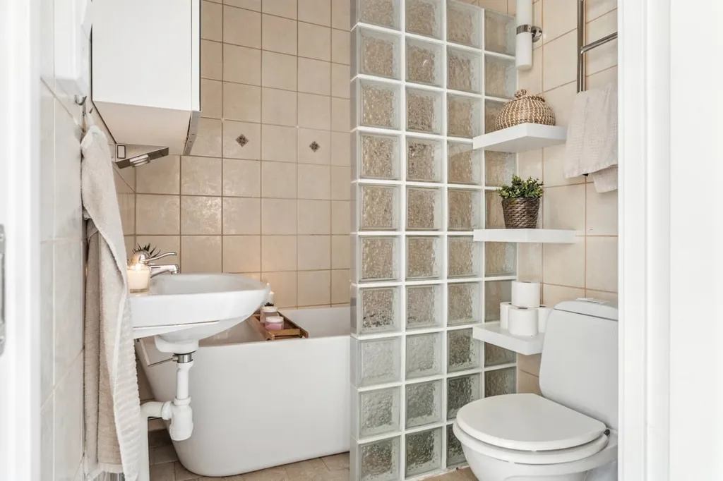 Salles de bain - Two-Bedroom with Glazed Balcony in Göteborg