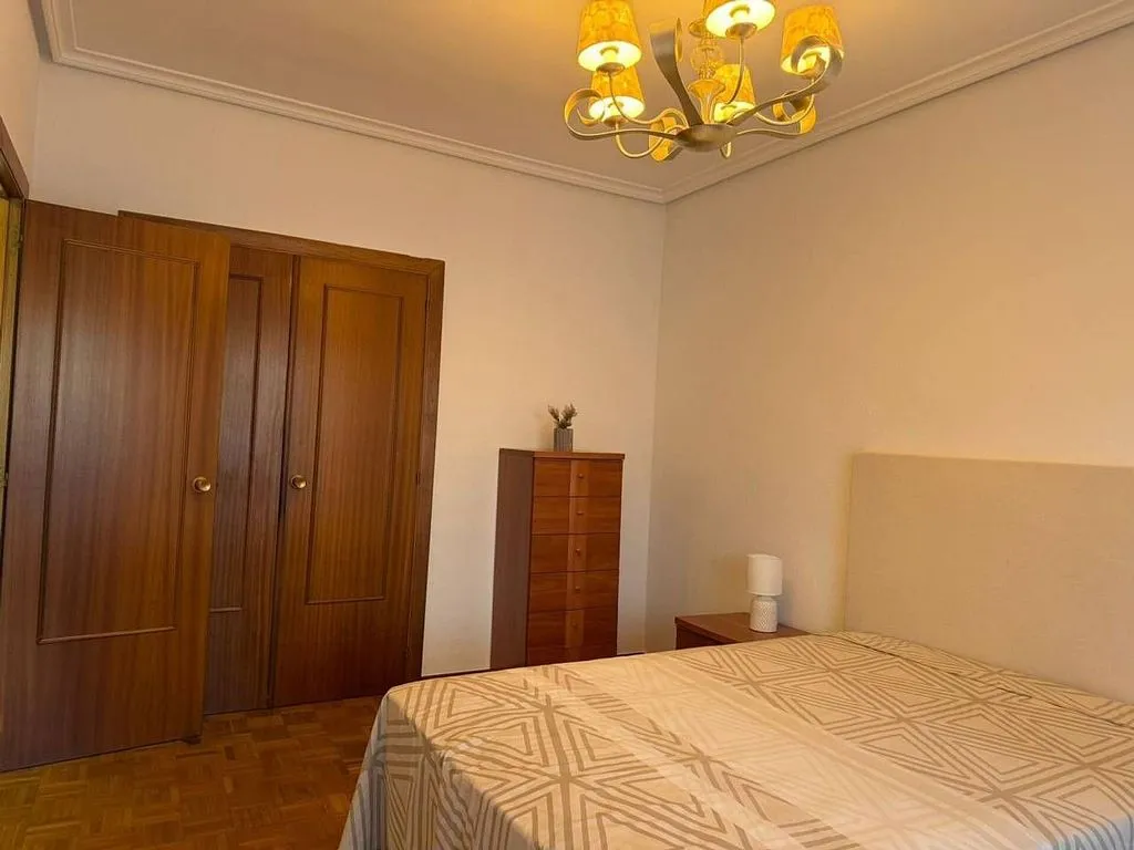 Chambres - Furnished Flat with Balcony in Central Location