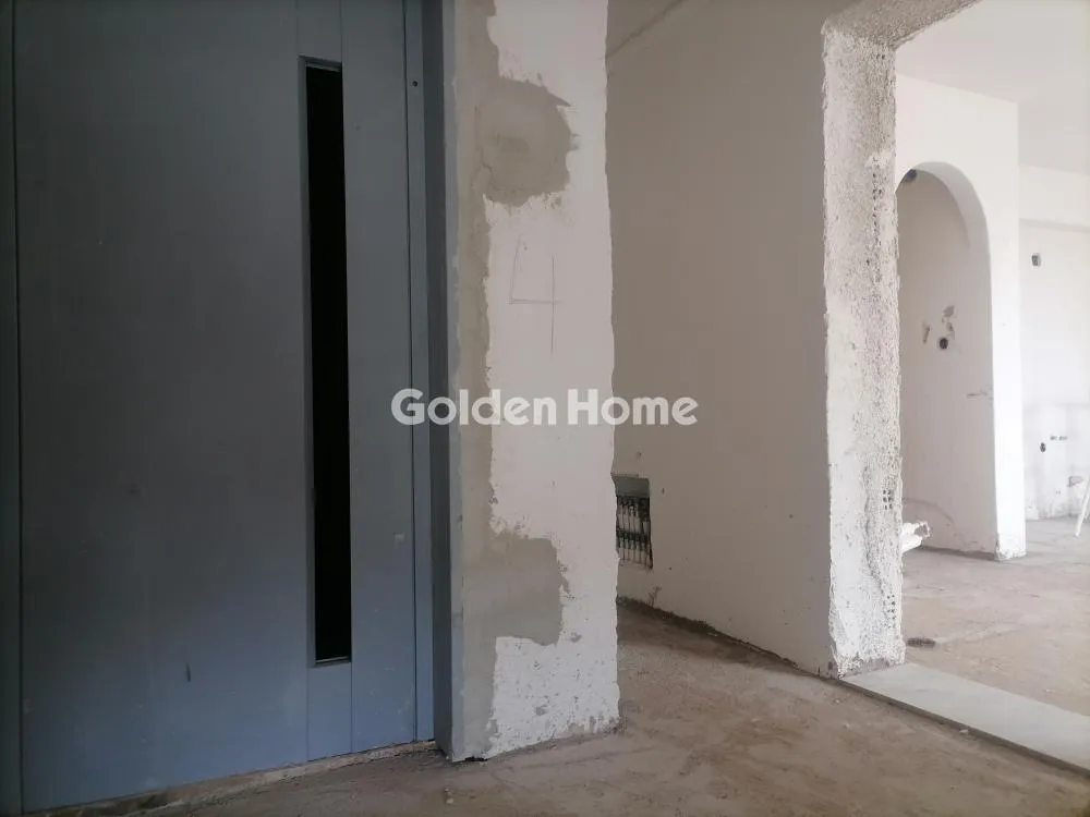 Esik - Modern Penthouse with Balcony in Daphni