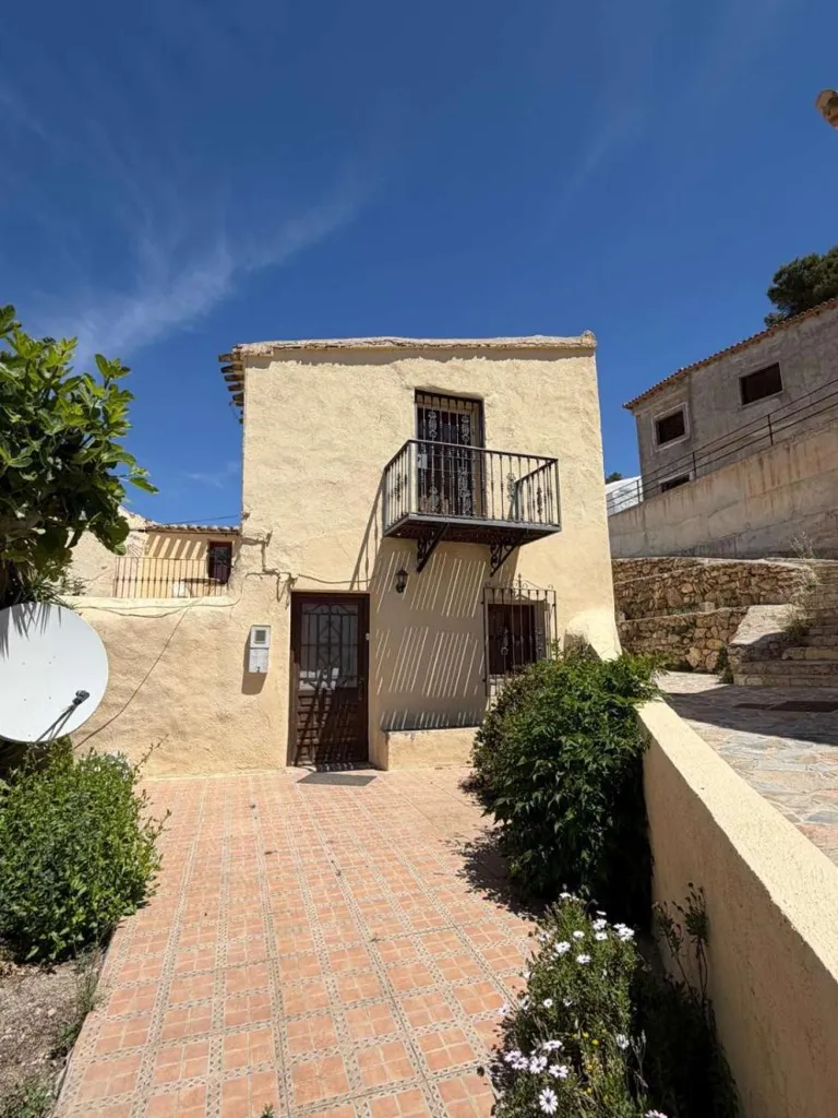 Extérieur - 3-Bedroom House with Mountain Views in Oria